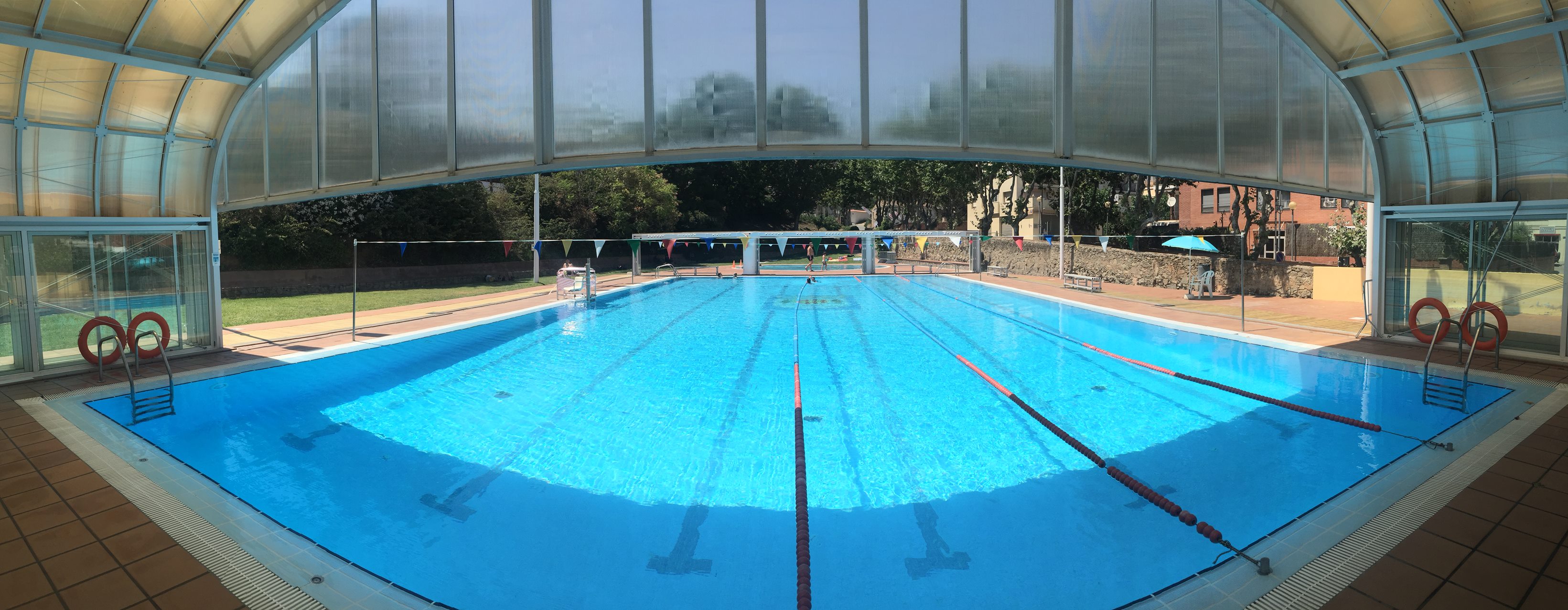 La piscina municipal obrirà a les 7 del matí durant el juliol