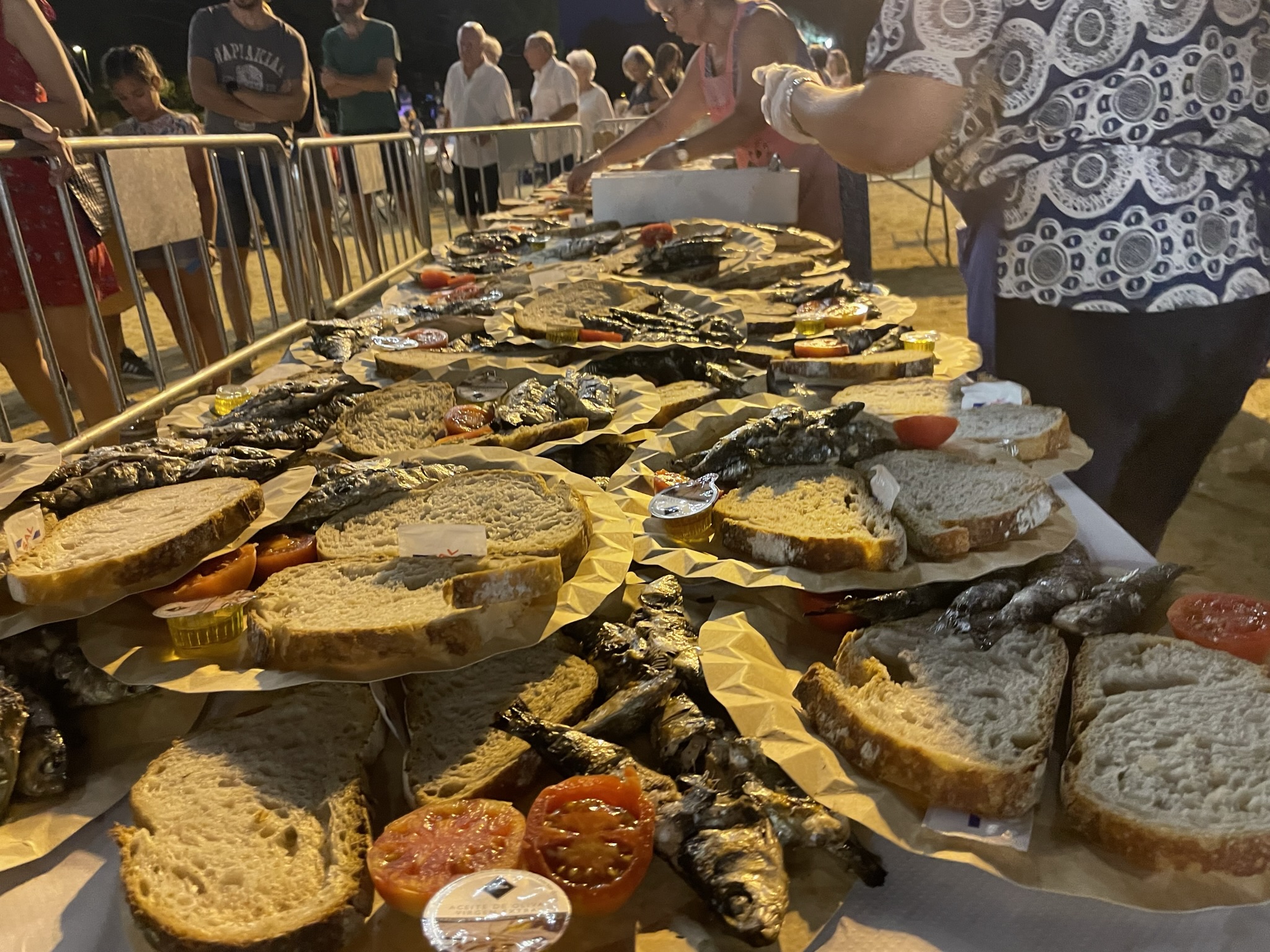 Sants Gen&iacute;s 23. Sardinada popular